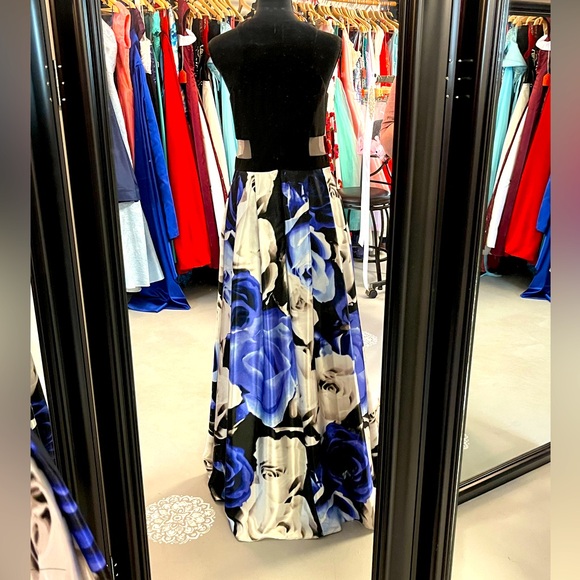 Long floral dress - Picture 2 of 3